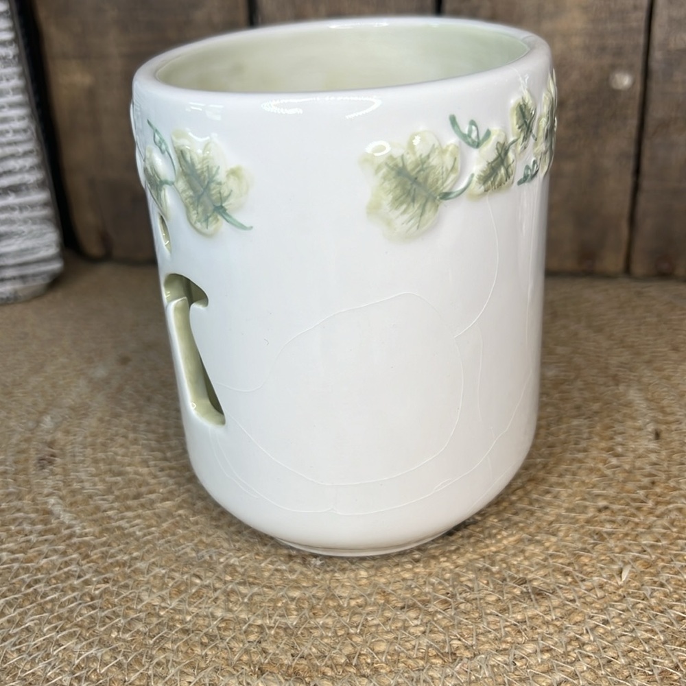 Tea light candleholder that says family with four figure cut outs! - Picture 5 of 7